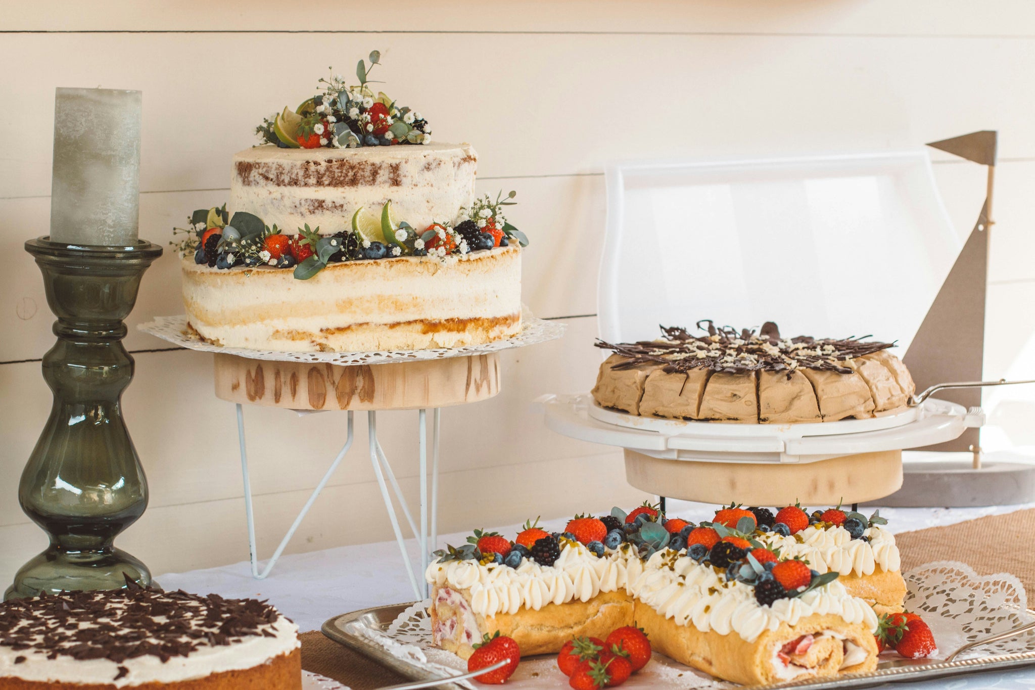 The Story Behind Melbourne Cake Delivery: Perfect Cooperation between Bakers and Deliverymen