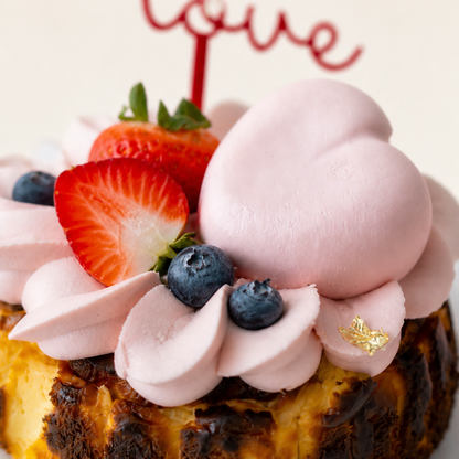 Love Pinky Cheesecake cake detail close-up