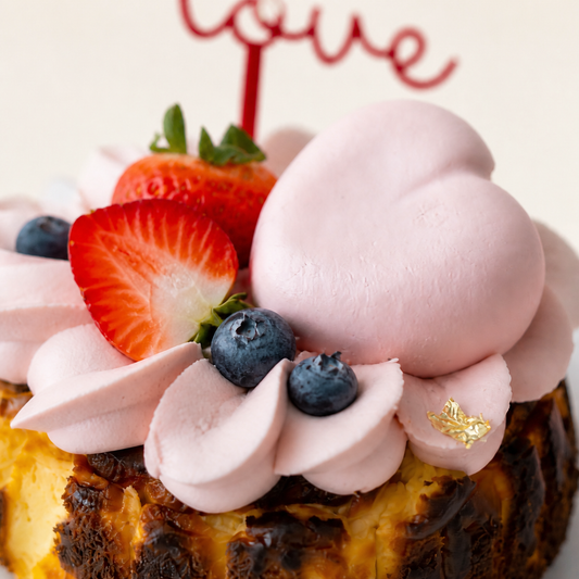 Love Pinky Cheesecake cake detail close-up
